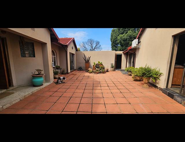 4 BEDROOM HOUSE FOR SALE IN RANDHART